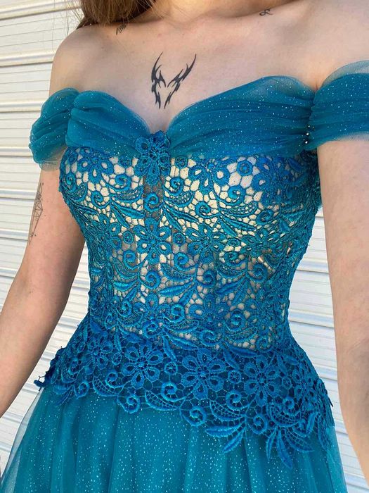 Продавам абитуриентската си рокля!