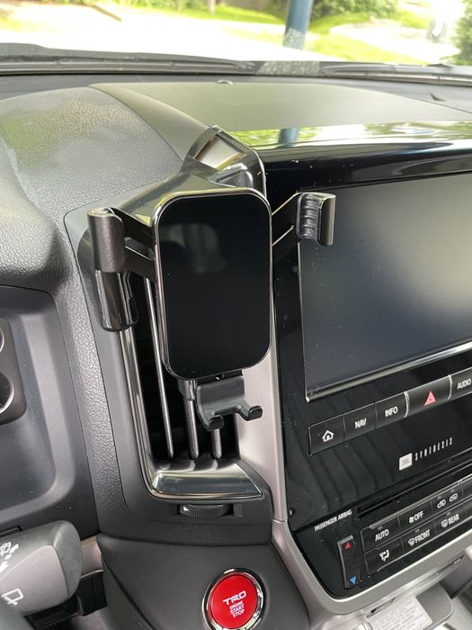 Держатель телефона Land Cruiser 200