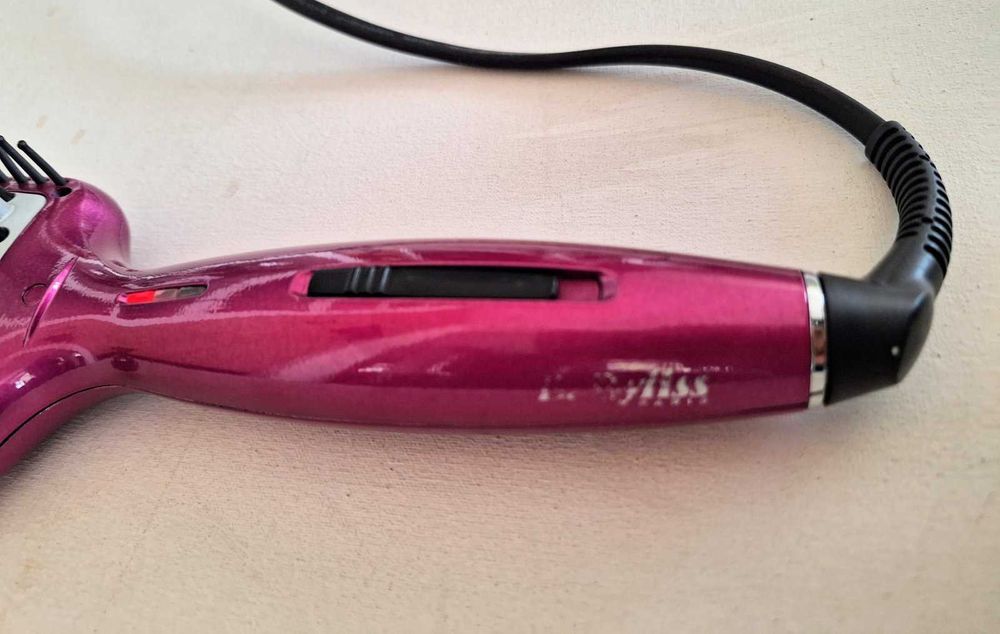 Babyliss електрическа четка за изправяне на коса