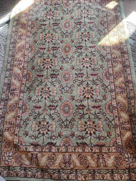 Персийски килим продавам