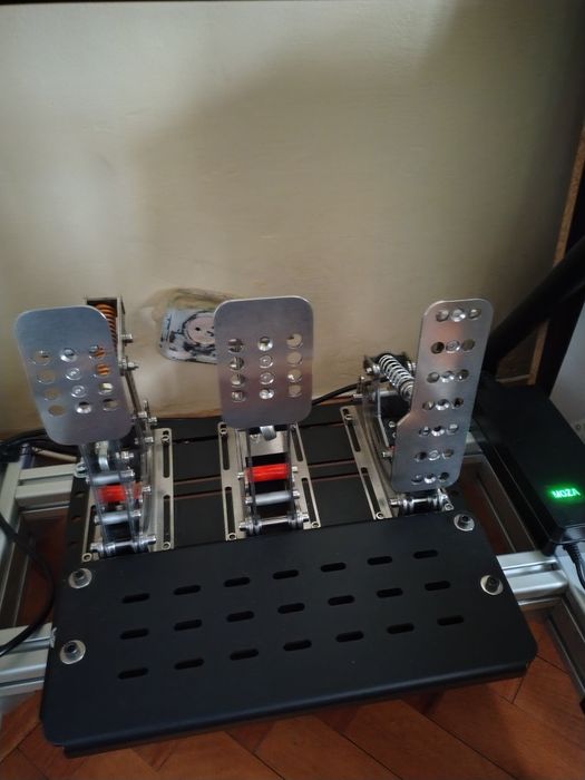 Sim rig Moza R9 + Pedale Sim Jack Ultimate 9Nm compatibil PC