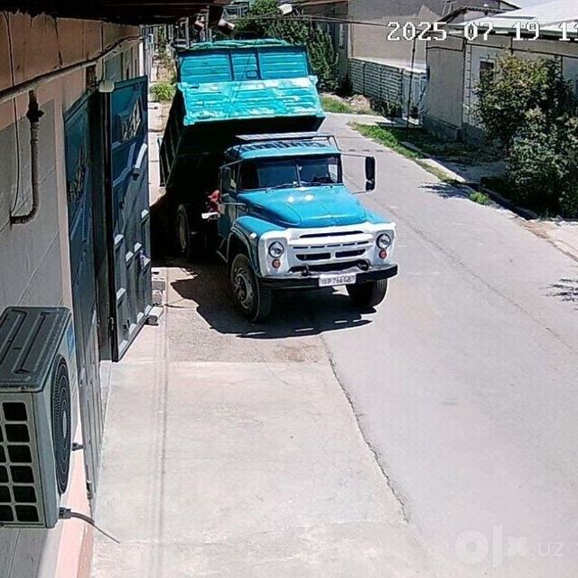 Zil sotiladi narxini kelishamiz