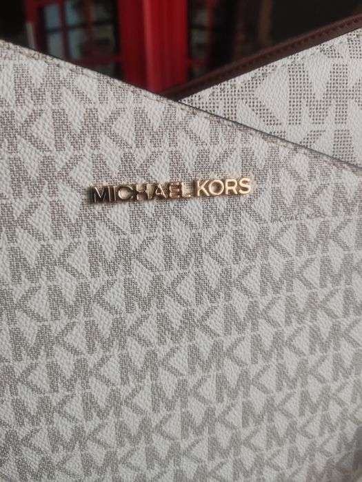 Крем и кафява чанта на Michael Kors