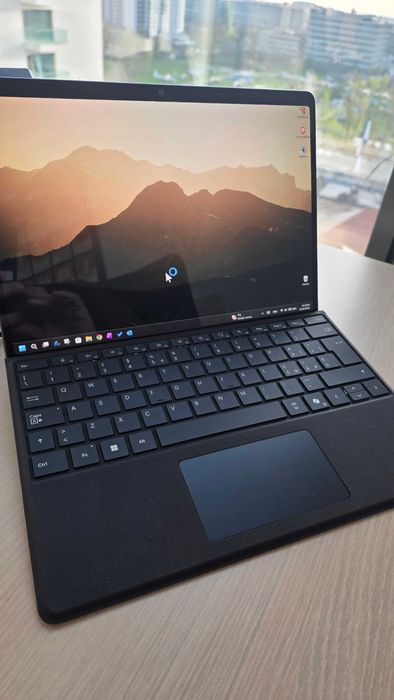 Microsoft Surface Pro 11th Ed Snapdragon X Elite + Keyboard + Pen / Schimb