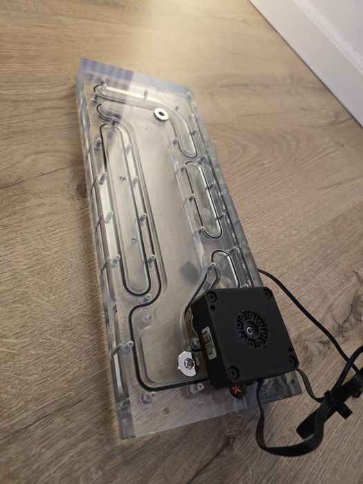 Lian Li O11D Distro-Plate G1 ARGB + pompă DDC 3.1 PWM –stare excelenta