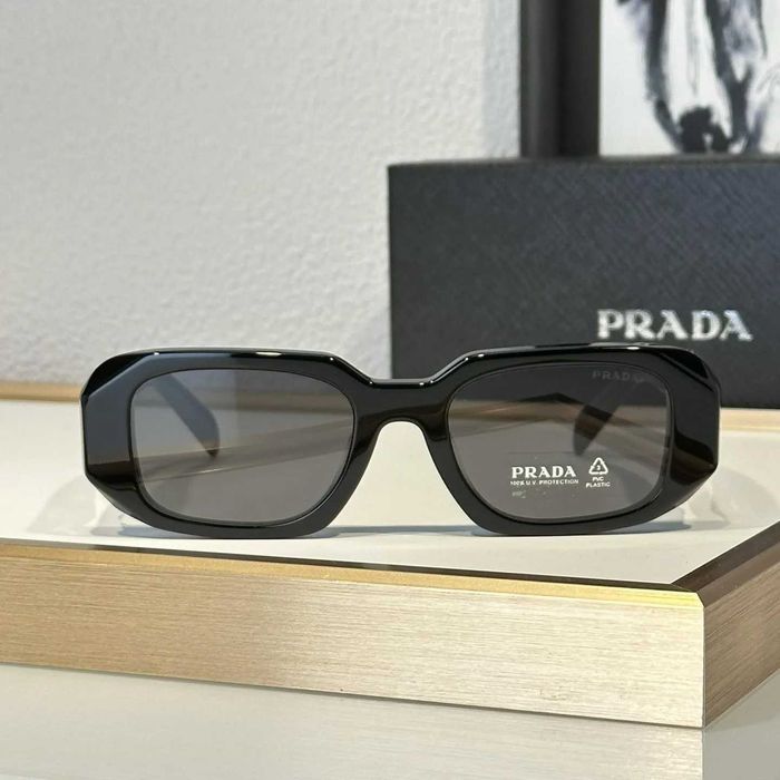 Vand ochelari Prada Runaway noi