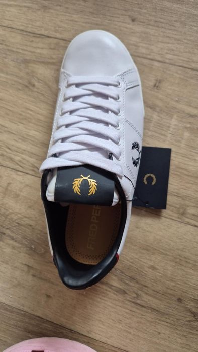 Продавам 2бр чисто нови кецове Fred Perry