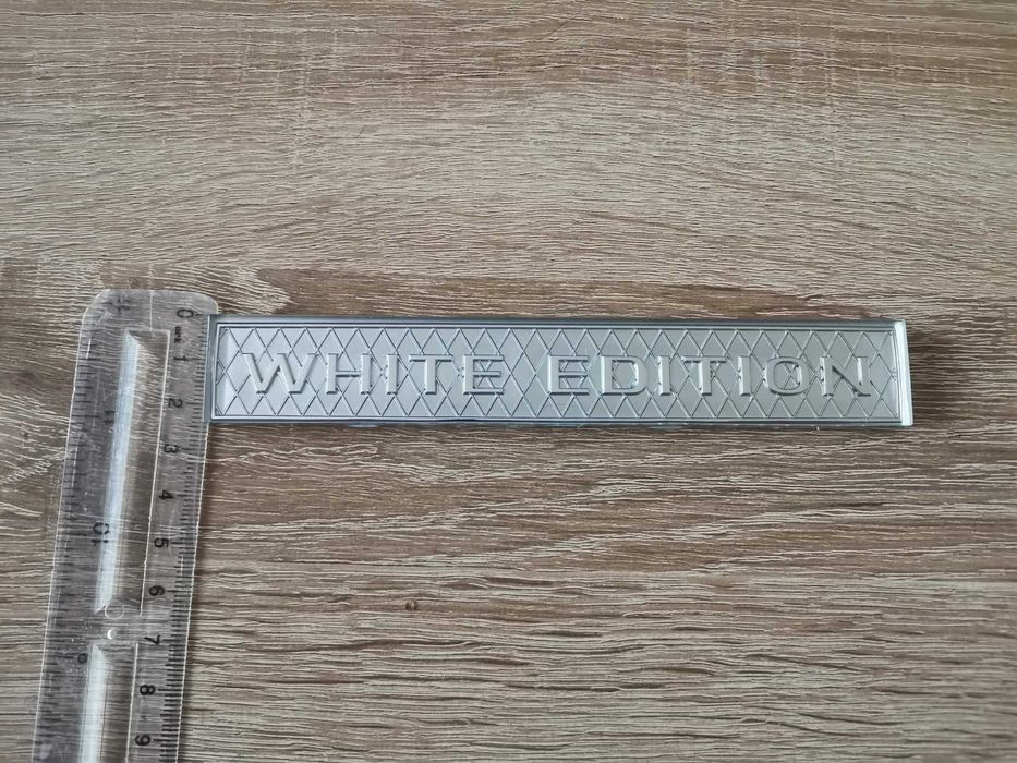 Емблема Toyota White Edition