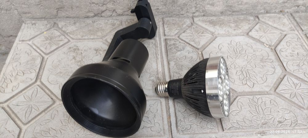 Корпуса от трековых светильников.