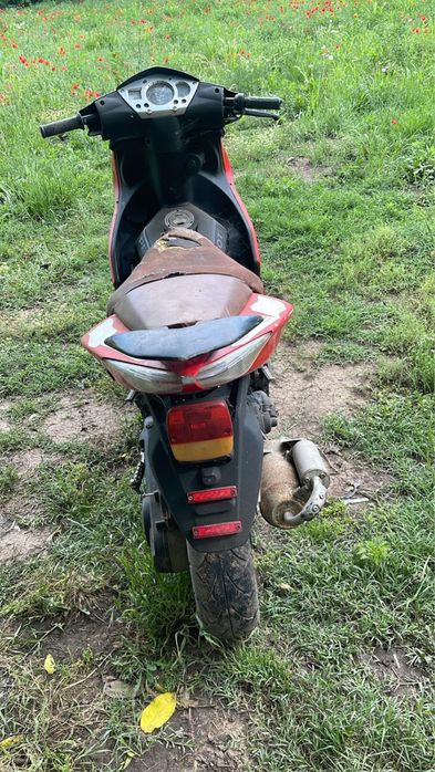 Dau scuterul asta si mai am un aprilia scarabeo porneste merge le dau la schimb pe un scuter atv