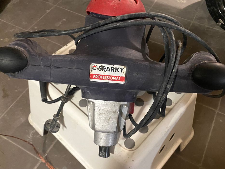 Ел.мащина за бъркане на бето и бъркалка