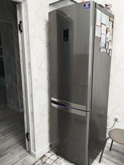 Холодильник SAMSUNG