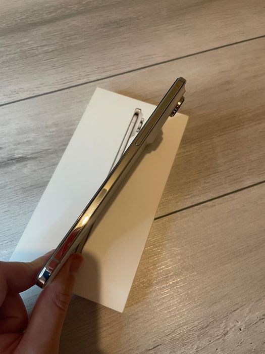 Vând/Schimb iPhone 17 Air Gold, garanție.
