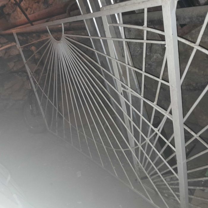 решётки на окна б.у 3 шт.