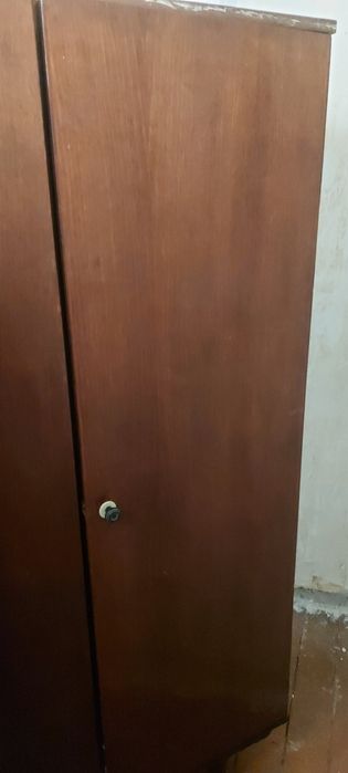 Плательный шкаф и кухня