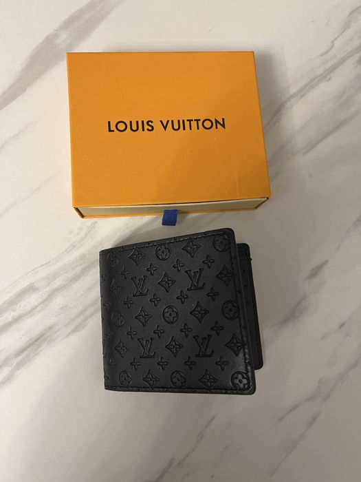 Portofel LV nou.