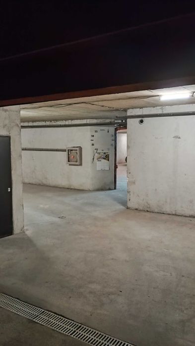 Продава ГАРАЖ, ПАРКОМЯСТО, гр. София, улица Любляна 42.