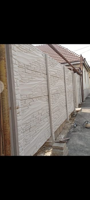 Vând gard din beton