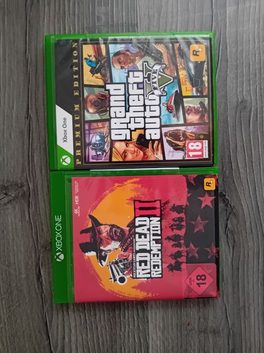 Vand xbox one cu o manetă si jocuri,sau schimb cu laptop