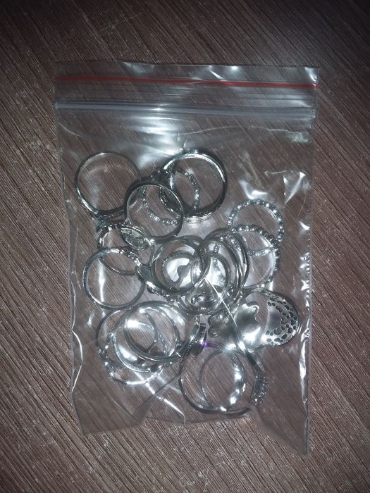 Кольца простые и с камнем (бижутерные)