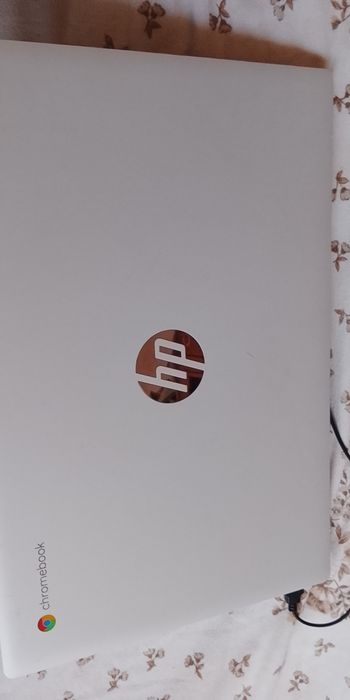 Vând schimb laptop Chromebook nou cu câteva zgârieturi
