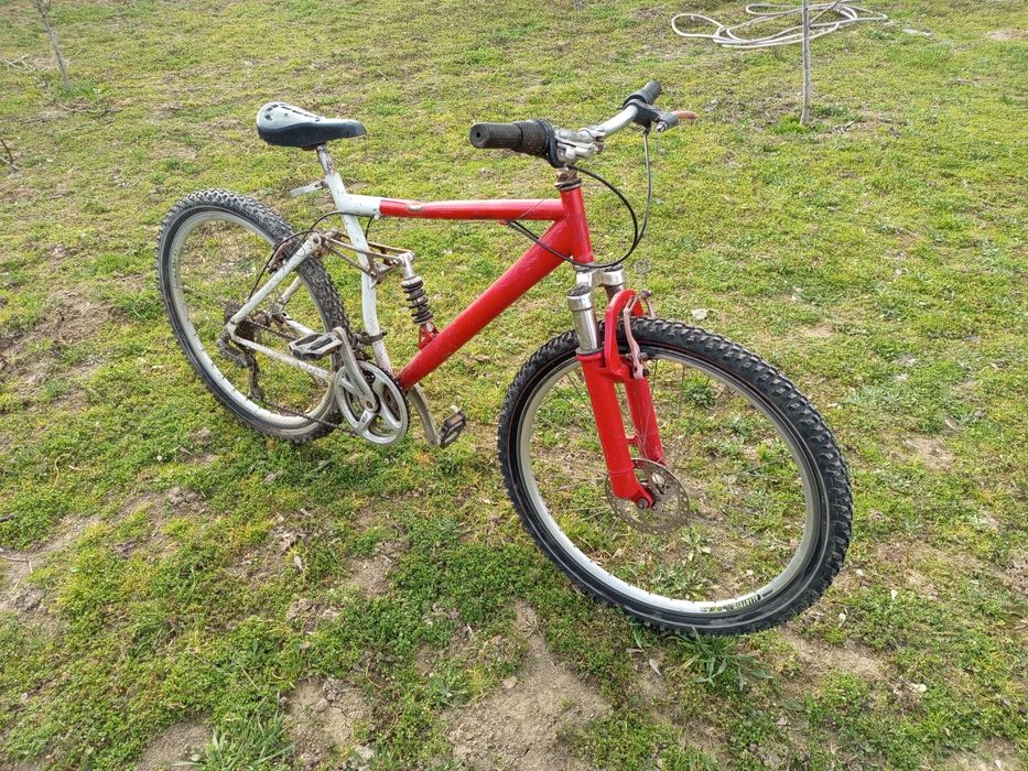 Vând Bicicletă MTB Full Suspension – Gata de Aventură!
