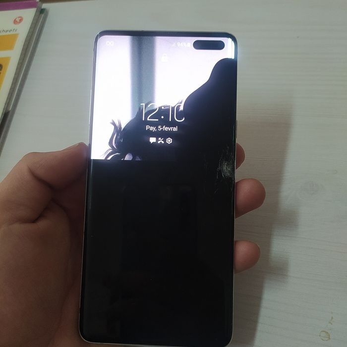 S10 5g sotiladi. 8/256.