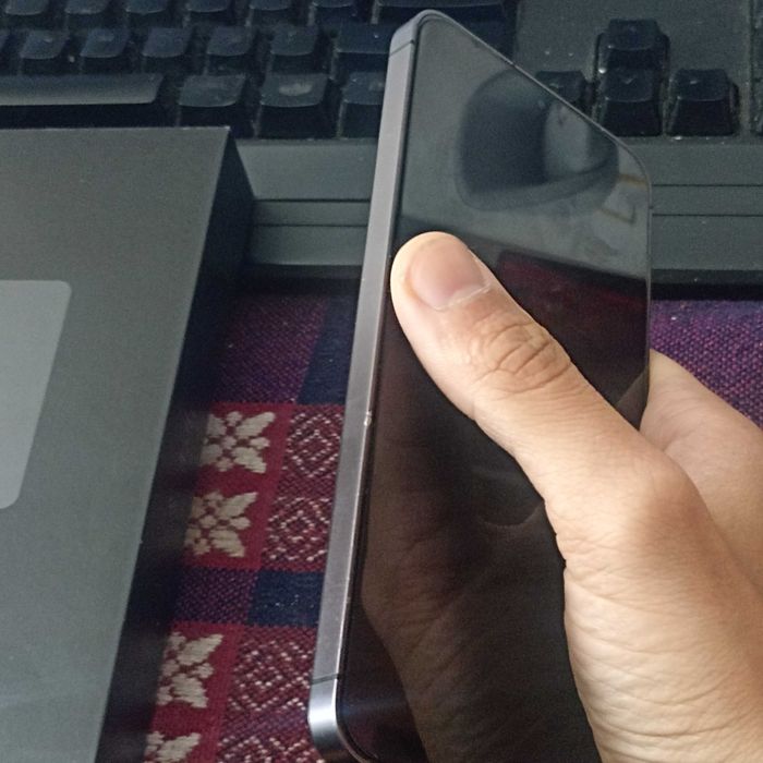 Продавам Samsung Galxaxy S24+ 256 12 RAM с лек дефект !