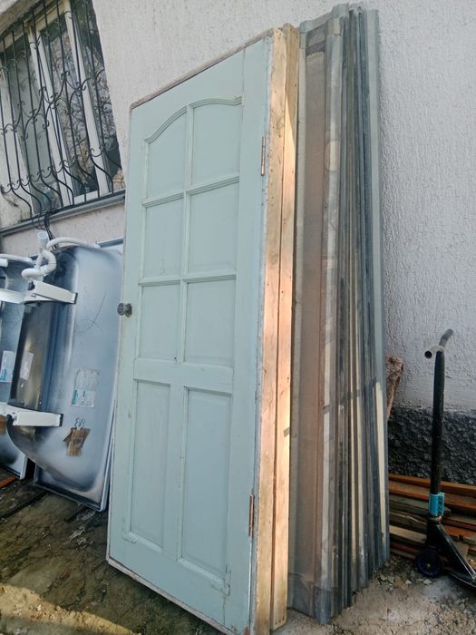 Дверь деревянный