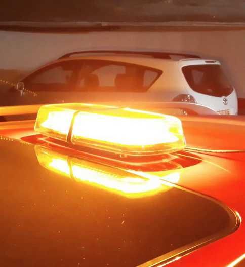 Сигнална лампа 12V подходяща за пътна помощ, камиони, трактори