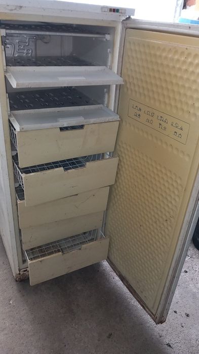 Ladă frigorifică cu 7 sertare pentru piese