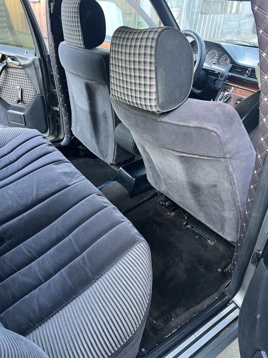 Продам мерс 124 е200