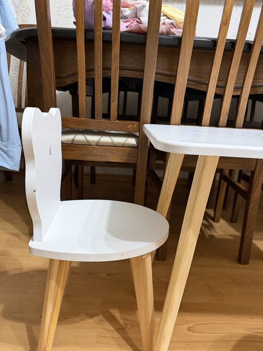 Детский стол со стулями