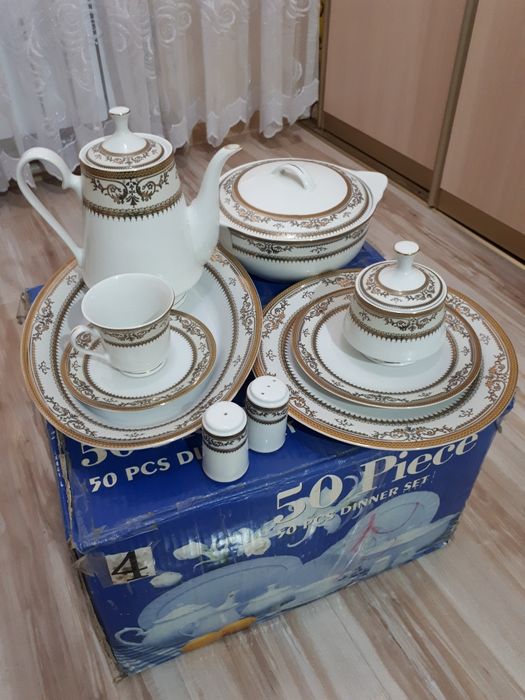 Столовый набор посуды