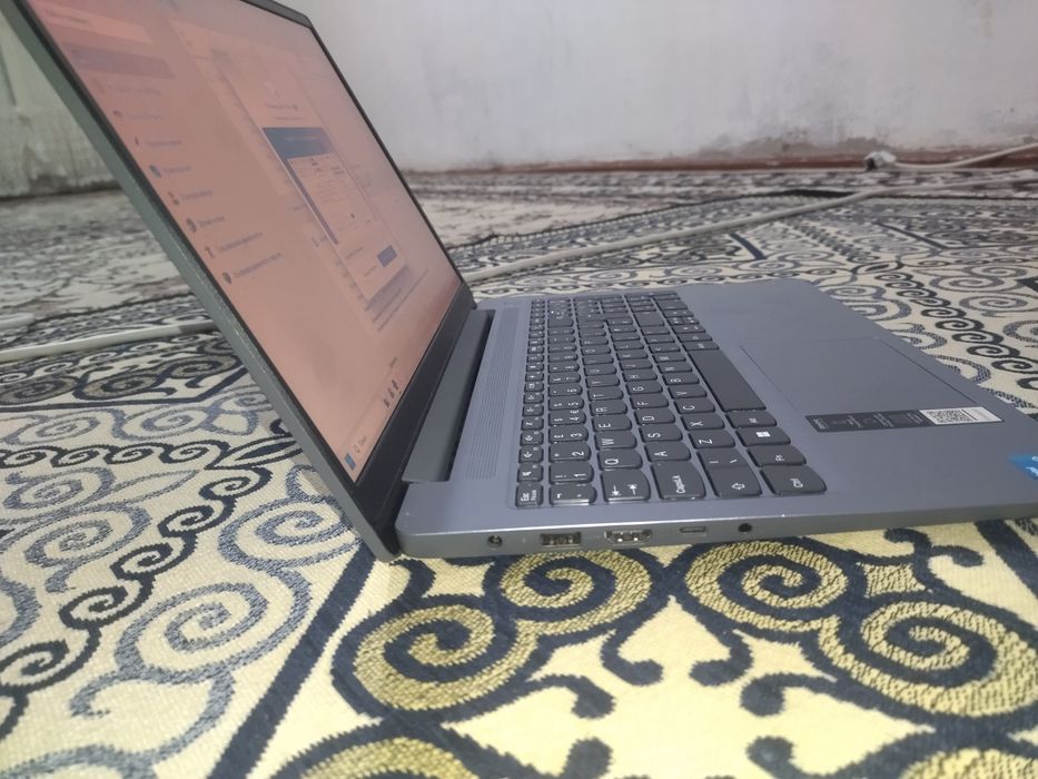 Ноутбук сатылады