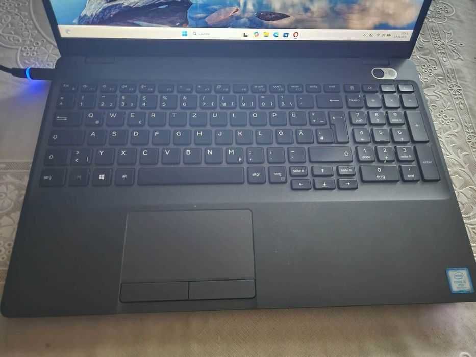 Laptop DELL Latitude 5501, in stare excelenta, :  - CPU Intel i5 9400H , 4 cores, 8 threads, max 4.3 GHz turbo