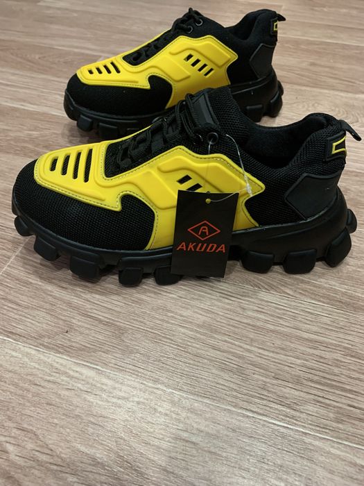 Продам кроссовки