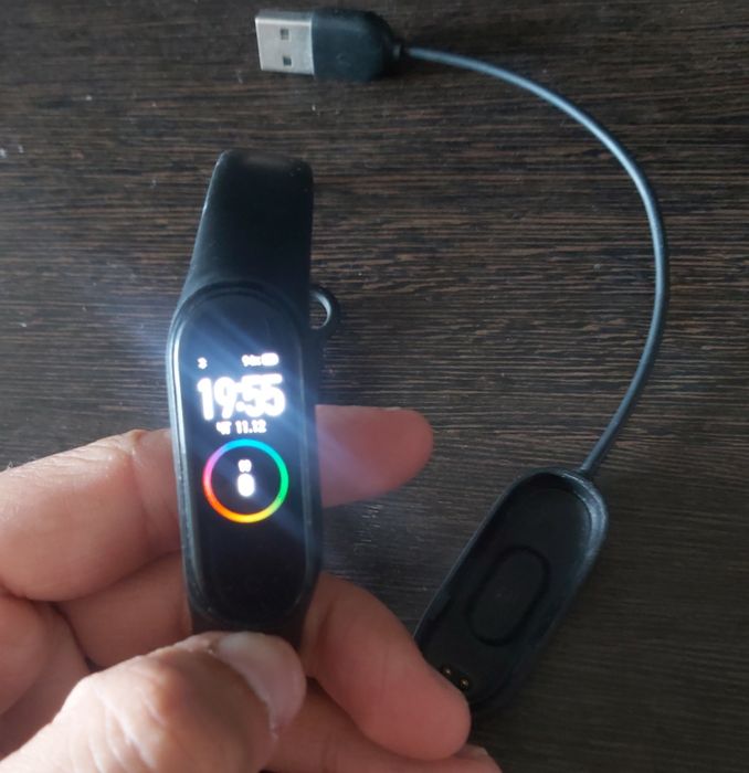 Часы-Фитнес браслет Mi band 4