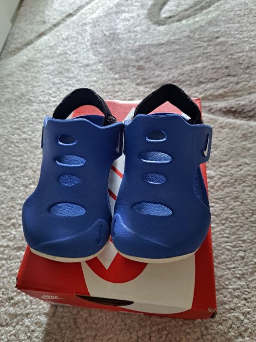 Бебешки сандали Nike 21