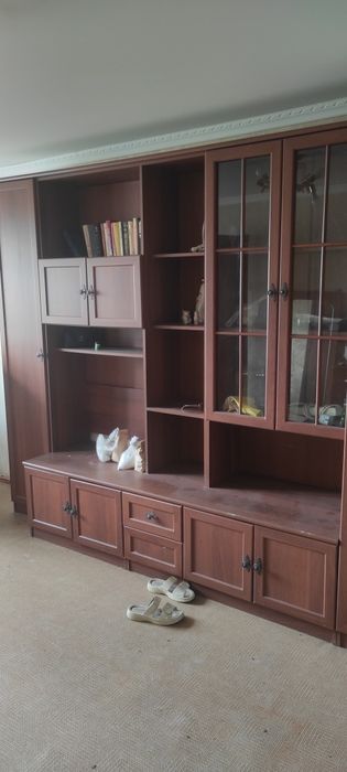 Отдам даром стенку