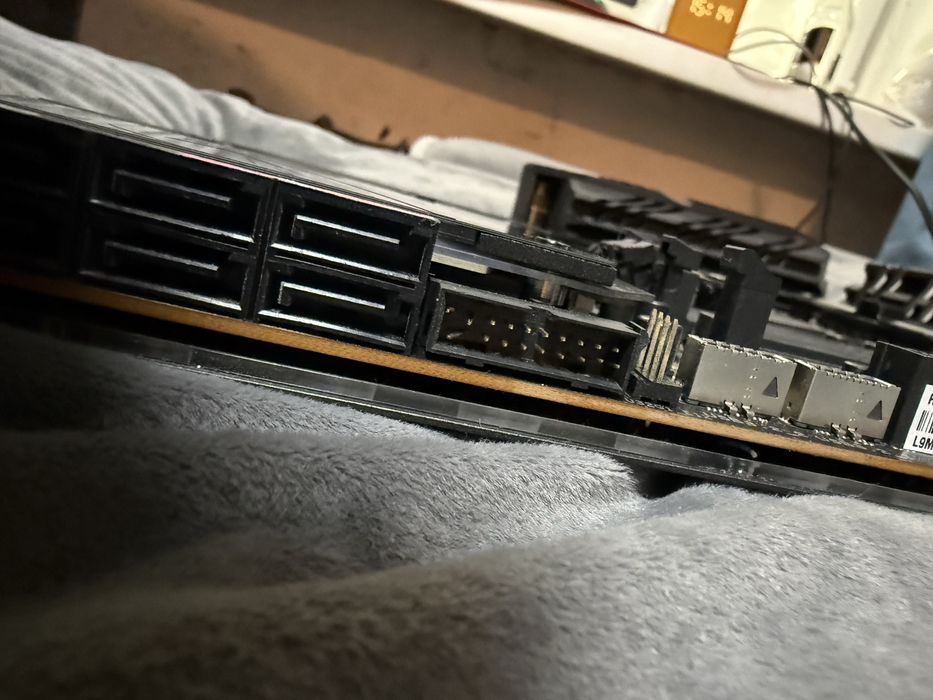 Продам матермнскую плату Asus rog Maximus Extremo