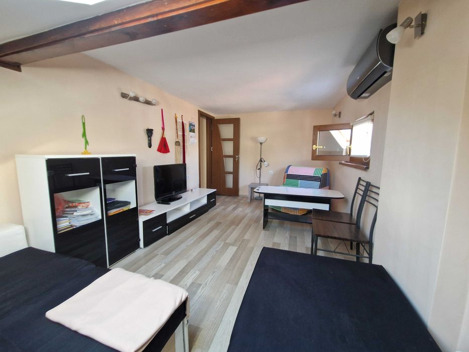 Продава се Тристаен апартамент в Бургас, Център - 60 кв.м за 2150 €/кв.м - Снимка #2