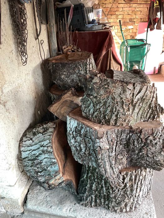 Орехов ствол, орехово дърво, дървен материал