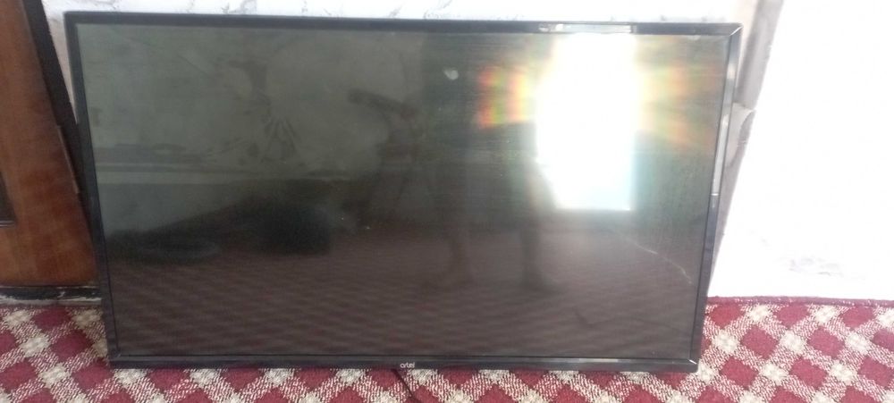 Televizor sotiladi Artel 43 talik
