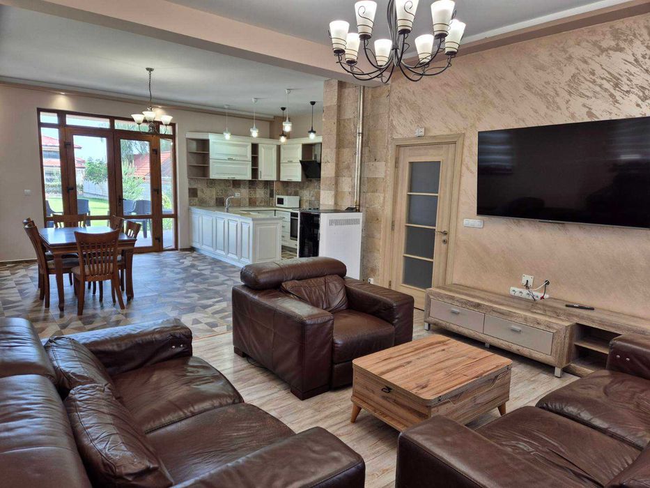 Дава се под наем Къща в Пловдив, Прослав - 250 кв.м за 2000 € - Снимка #2