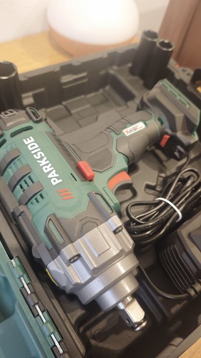 НОВ Акумулаторен ударен гайковерт Parkside  (20V)