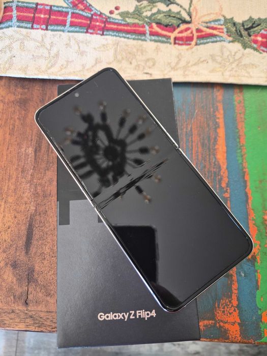 Samsung Galaxy Z Flip 4 -256GB Pink Gold