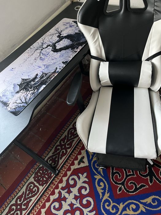 Игравой стол и кресло