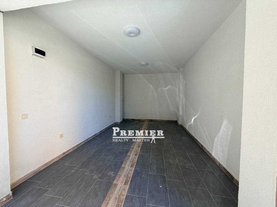 Просторен гараж с нов ремонт в Поморие - 27 м²