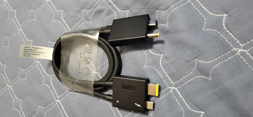 LENOVO cablu Thunderbolt 4 Nou  de 0.7M